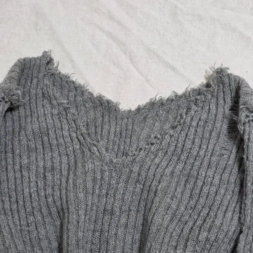 [BUNJANG] Grunge Wool Damage V-Neck Knit / 그런지 울 데미지 브이넥 니트
