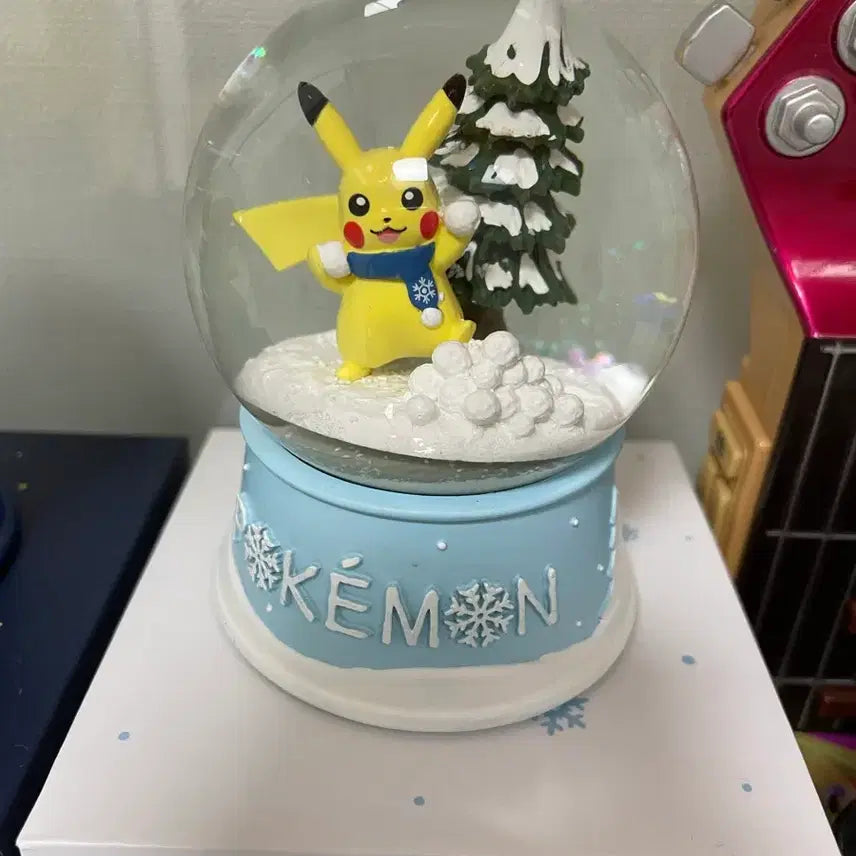 [BUNJANG] Pokemon Pikachu Snow Globe Set / 포켓몬 피카츄 스노우볼 눈꽃 & 달 에디션(새상품)