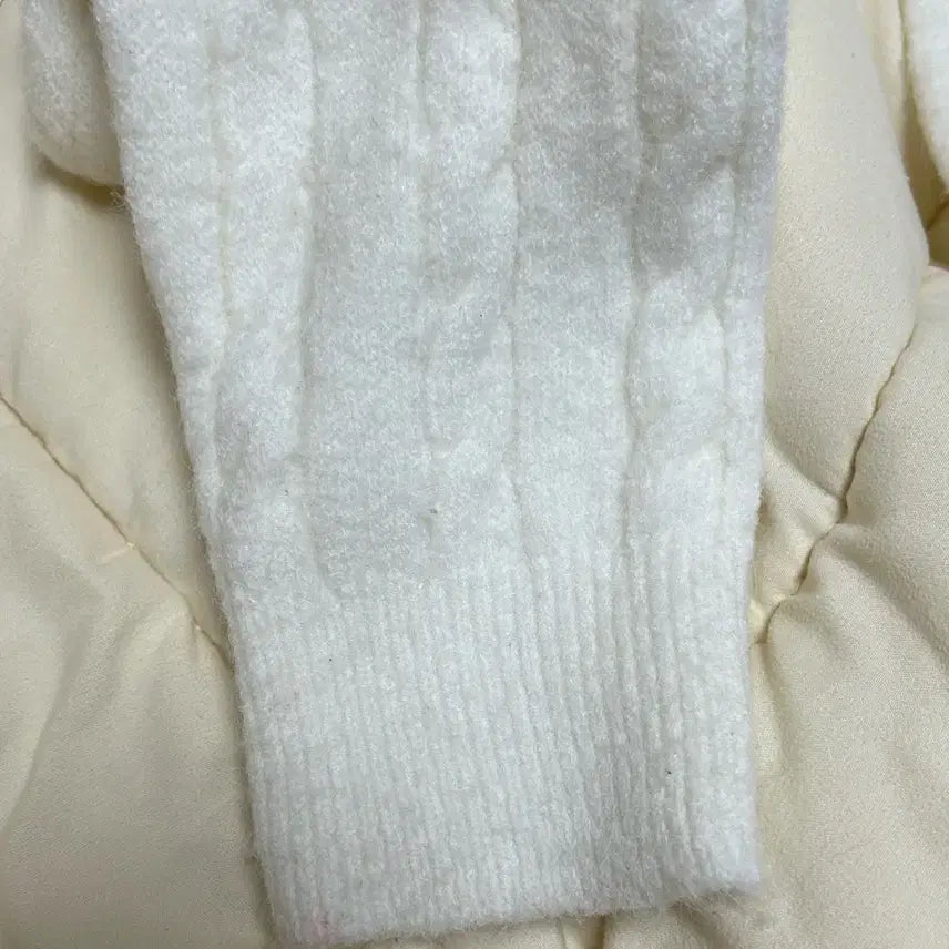 [BUNJANG] More Than Sugar Cable Knit Sweater / 에이블리 모어댄슈가 케이블 꽈배기 라운드 니트