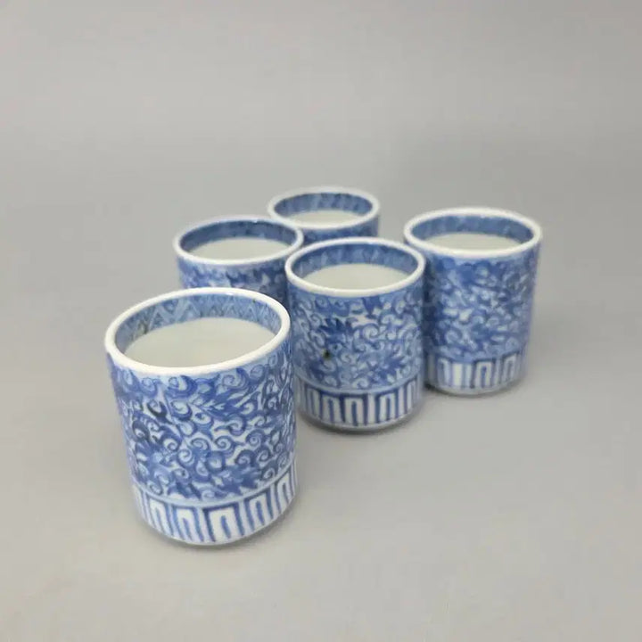 [BUNJANG] Koimari Edo Period Celadon Porcelain Vine Pattern Cup / 진품보증 에도시대 고이마리 청화 당초넝쿨문 통형잔