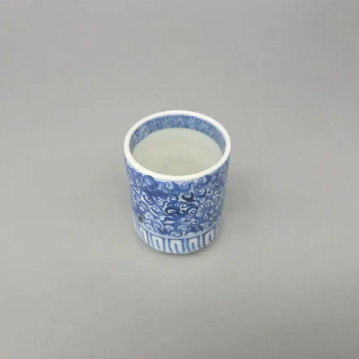 [BUNJANG] Koimari Edo Period Celadon Porcelain Vine Pattern Cup / 진품보증 에도시대 고이마리 청화 당초넝쿨문 통형잔