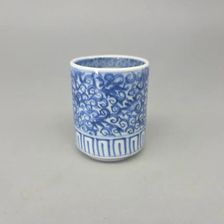 [BUNJANG] Koimari Edo Period Celadon Porcelain Vine Pattern Cup / 진품보증 에도시대 고이마리 청화 당초넝쿨문 통형잔