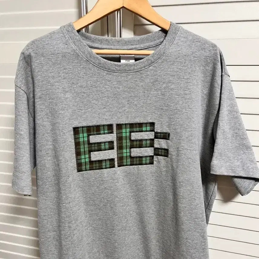 [BUNJANG] Enzo Blues Pixel Logo Boxy T-Shirt (Grey) / 엔조 블루스 픽셀 로고 박시 티셔츠 (Grey)