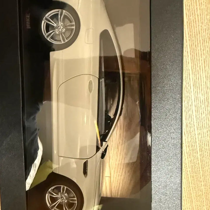[BUNJANG] BMW M6 Coupe Alpine White 1:18 Diecast Model Car / BMW m6 coupe apline white  1:18 미니어처