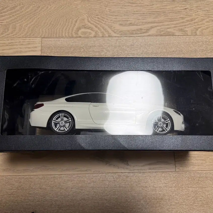 [BUNJANG] BMW M6 Coupe Alpine White 1:18 Diecast Model Car / BMW m6 coupe apline white  1:18 미니어처