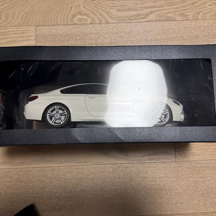 [BUNJANG] BMW M6 Coupe Alpine White 1:18 Diecast Model Car / BMW m6 coupe apline white  1:18 미니어처
