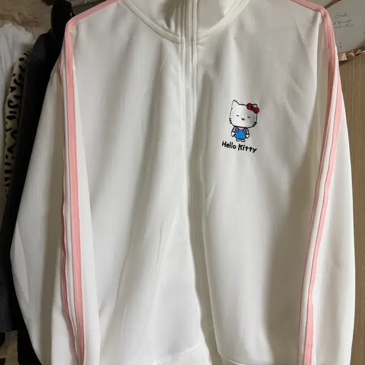 [BUNJANG] Sanrio Hello Kitty Training Set Jersey Pants Set / 산리오 헬로키티 트레이닝 셋업 세트 져지 바지