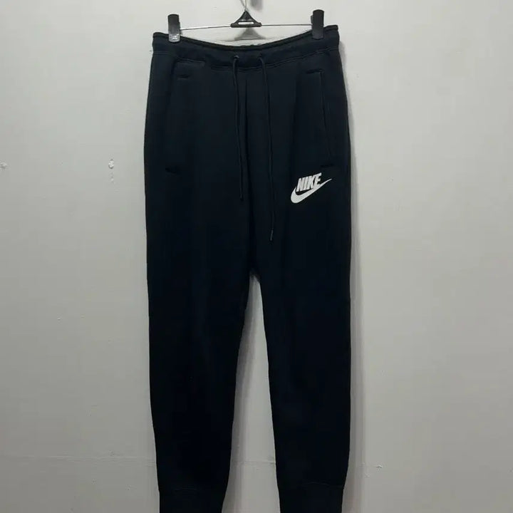 [SOLD OUT] 나이키 검정색 트레이닝 조거 바지  S