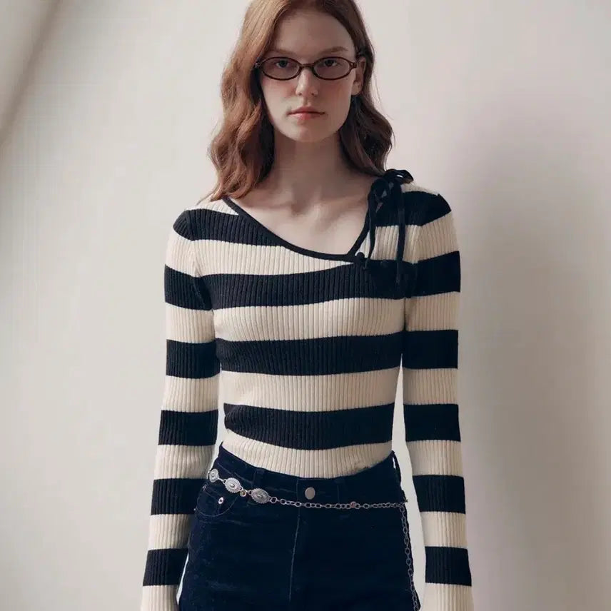[BUNJANG] Rola Rola Cutout Ribbon Stripe Knit / 로라로라 컷아웃 리본 스트라이프 니트