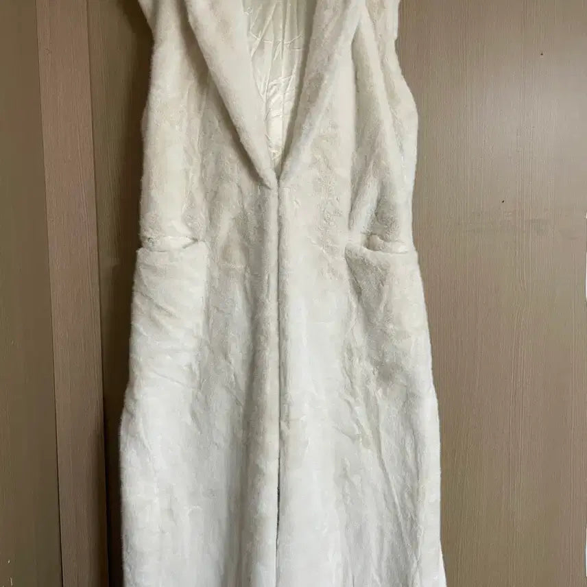[BUNJANG] Ivory Fur Vest Hooded Long Outerwear / 아이보리 퍼 베스트 후드 롱 조끼 아우터