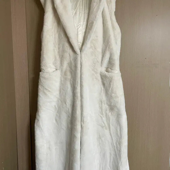 [BUNJANG] Ivory Fur Vest Hooded Long Outerwear / 아이보리 퍼 베스트 후드 롱 조끼 아우터