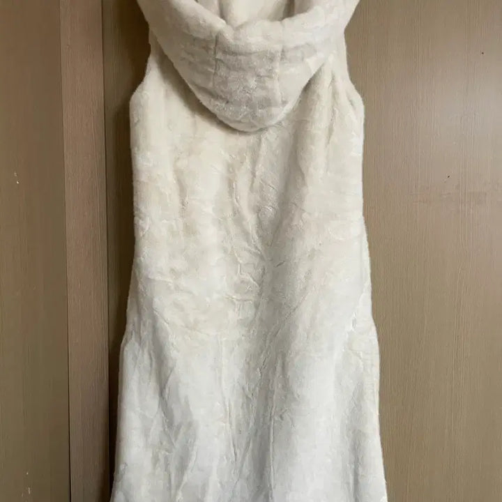 [BUNJANG] Ivory Fur Vest Hooded Long Outerwear / 아이보리 퍼 베스트 후드 롱 조끼 아우터