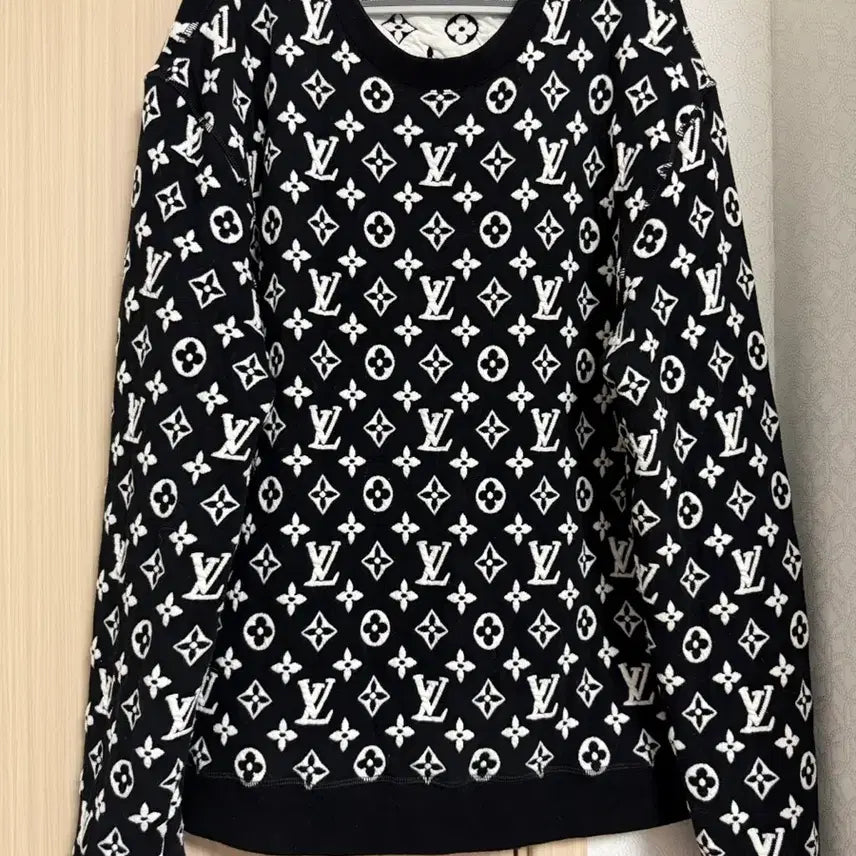 [BUNJANG] Louis Vuitton Monogram Jacquard Sweatshirt / 루이비통 풀 모노그램 자카드 맨투맨