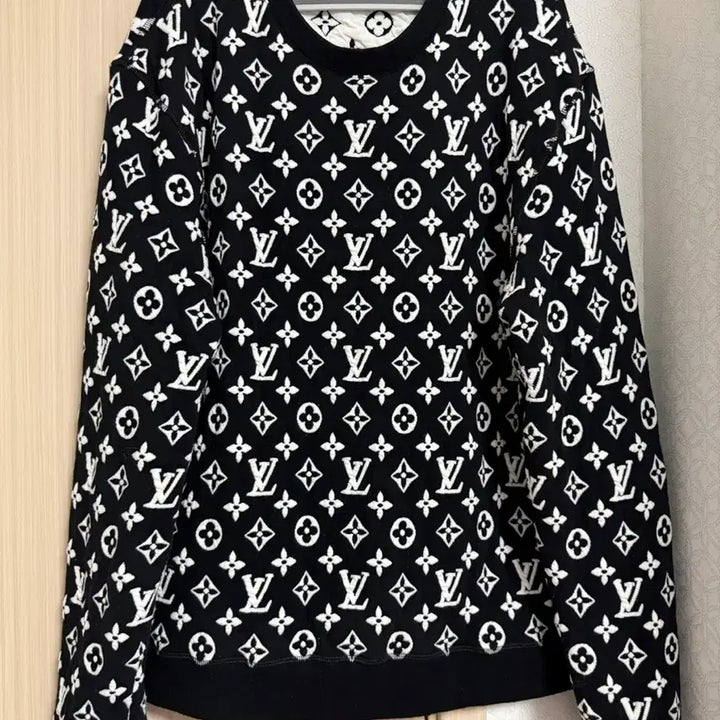 [BUNJANG] Louis Vuitton Monogram Jacquard Sweatshirt / 루이비통 풀 모노그램 자카드 맨투맨