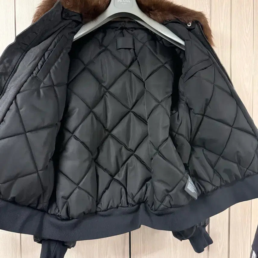 [BUNJANG] Prada Shearling Fur Padded Jacket / [L] 프라다 24fw 블랙 시어링 퍼 패딩 자켓 새상품