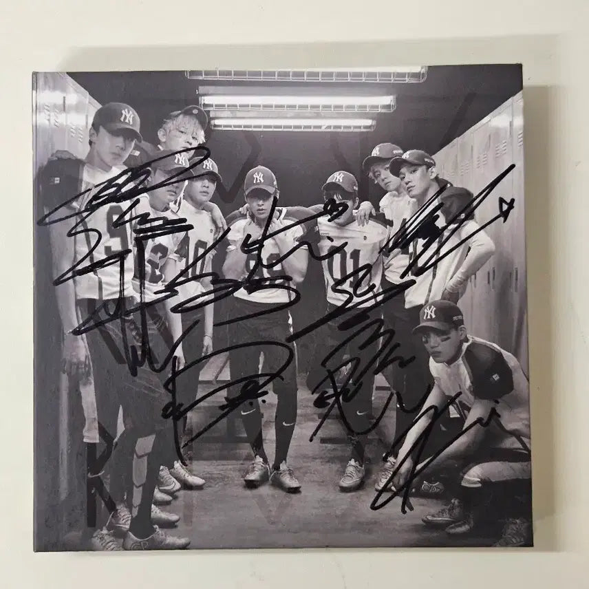 엑소 럽미라잇 친필싸인 앨범