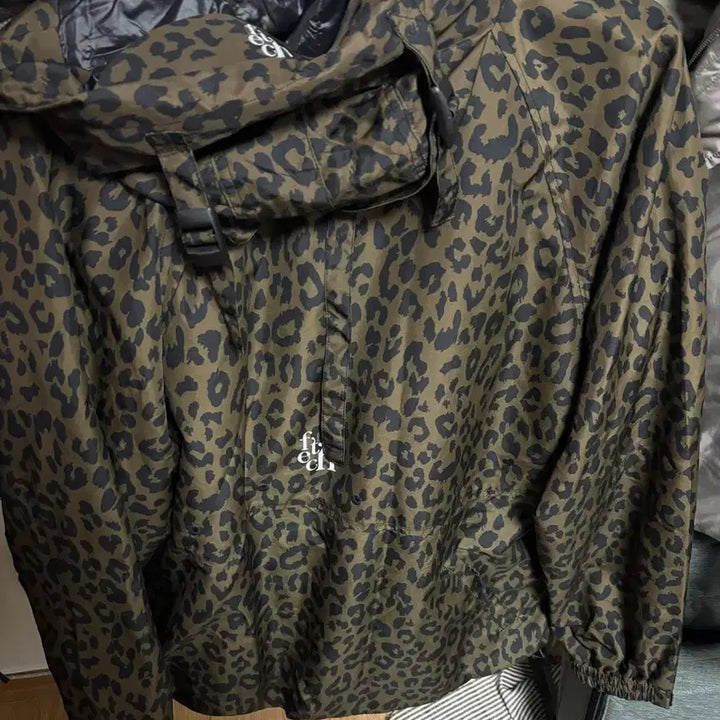 [BUNJANG] Fetch Sunday Leopard Windbreaker Jacket / 페치선데이 레오파드 바람막이