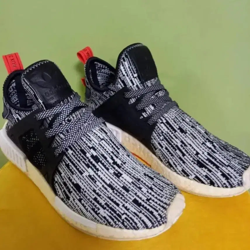 [BUNJANG] Adidas NMD XR1 PK Zebra Running Shoes / 남성 아디다스 NMD XR1 PK 얼룩말 런닝화 (270)