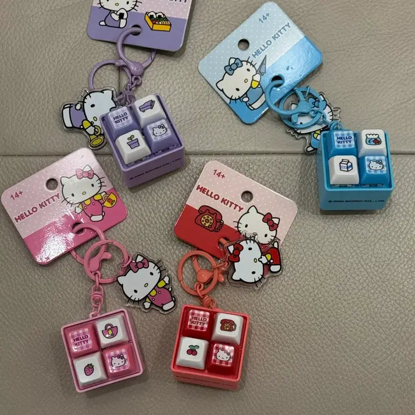 [BUNJANG] Hello Kitty Keycap Keyring with Sound and LED / 헬로키티 키캡키링 클릭커 새상품 (사운드,led) 가격내림