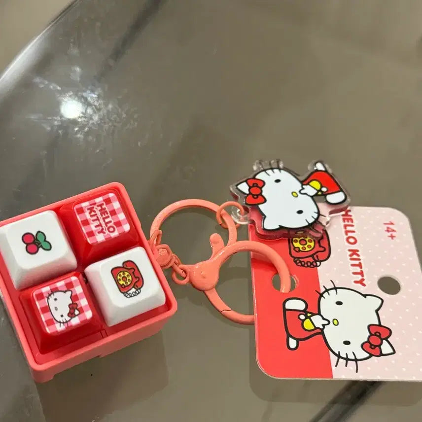 [BUNJANG] Hello Kitty Keycap Keyring with Sound and LED / 헬로키티 키캡키링 클릭커 새상품 (사운드,led) 가격내림