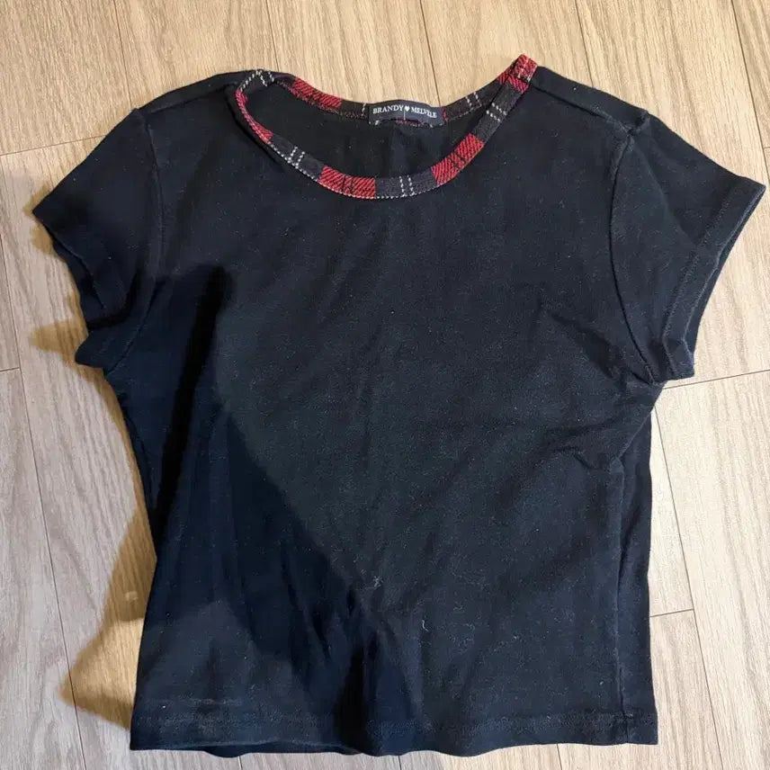 [BUNJANG] Brandy Melville Baby Tee / 브랜디멜빌 베이비티 슬림핏 크롭 반팔