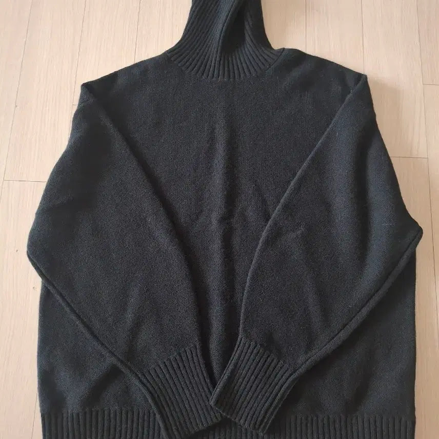 [SOLD OUT] 코스 블랙 울100터틀넥 니트