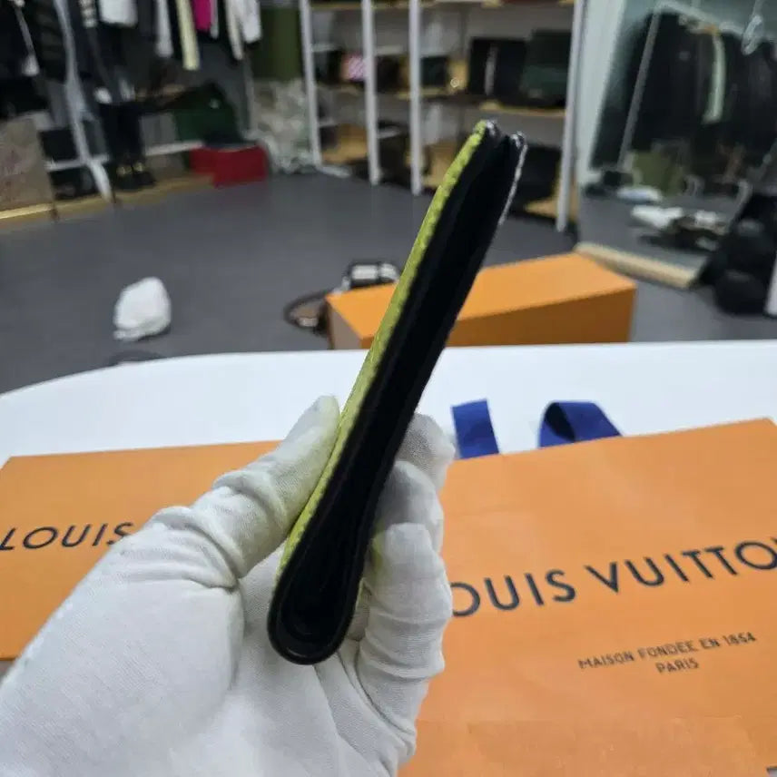 [SOLD OUT] [40%할인] 루이비통 토뤼옹 반지갑