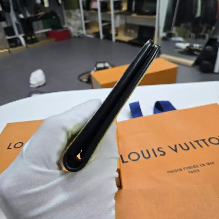 [SOLD OUT] [40%할인] 루이비통 토뤼옹 반지갑