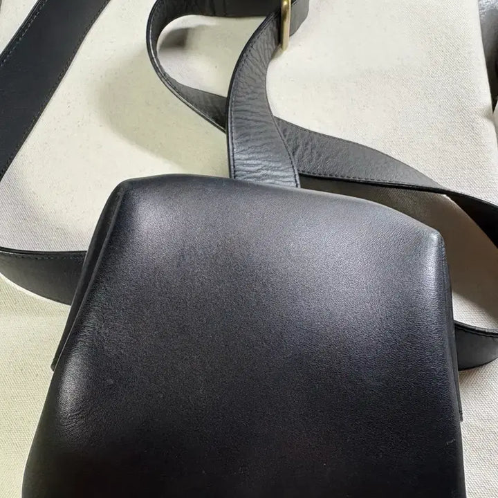 [BUNJANG] OSOI Pican Brot Black Bag / 오소이 피칸 브로트 블랙 OSOI 가방