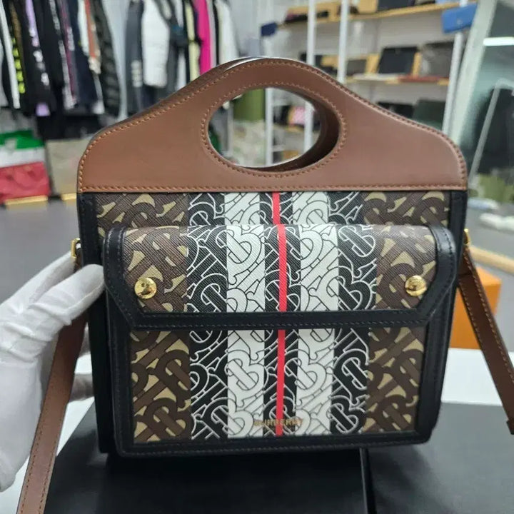 [SOLD OUT] [40%할인] 버버리 스프라이트 토트 숄더백