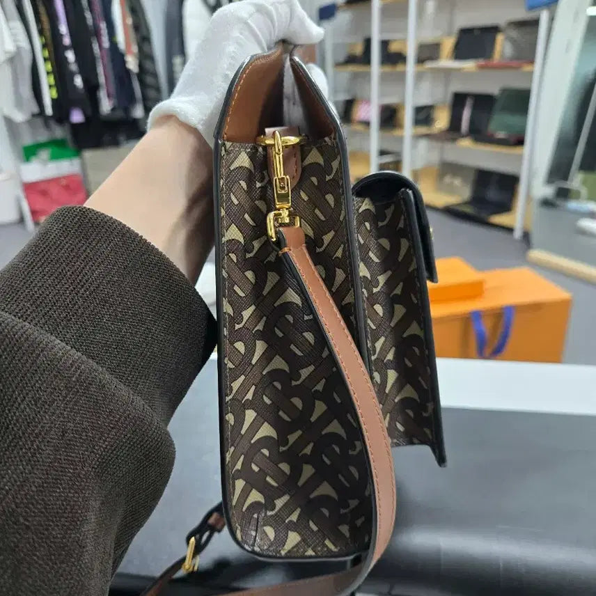 [SOLD OUT] [40%할인] 버버리 스프라이트 토트 숄더백