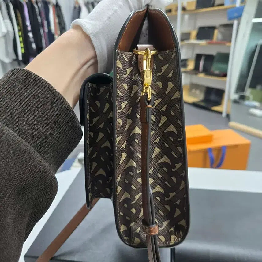 [SOLD OUT] [40%할인] 버버리 스프라이트 토트 숄더백