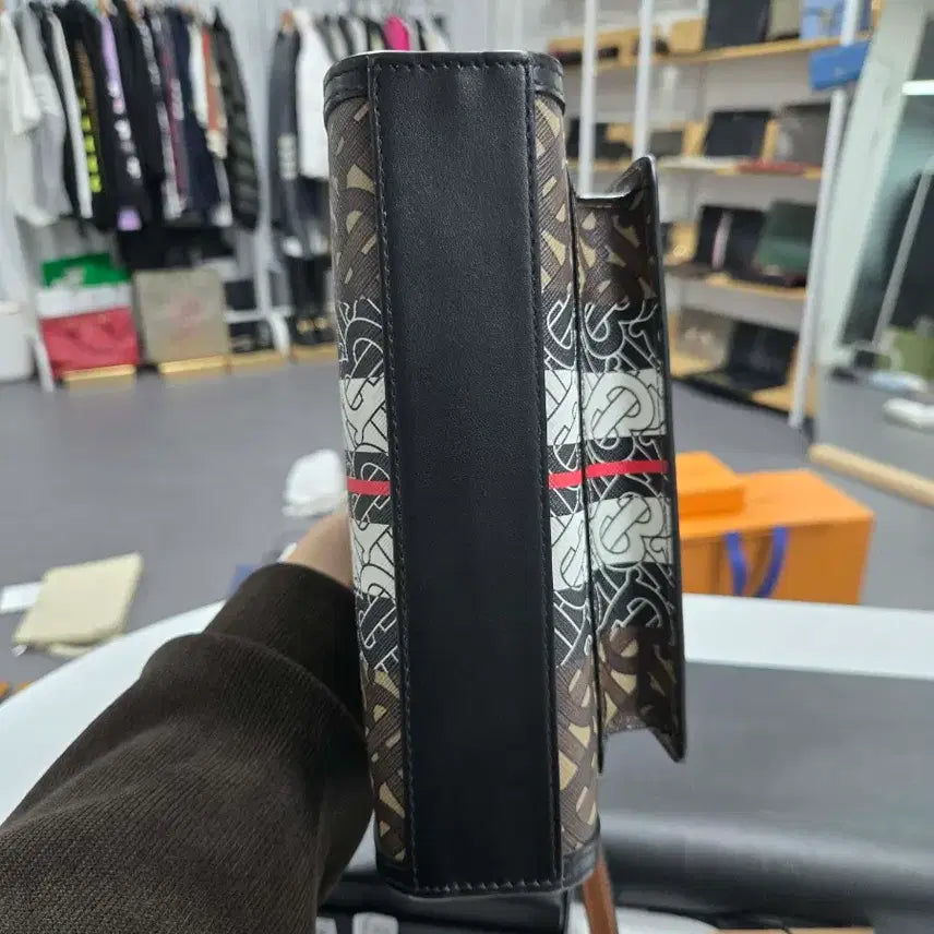 [SOLD OUT] [40%할인] 버버리 스프라이트 토트 숄더백