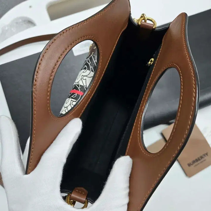 [SOLD OUT] [40%할인] 버버리 스프라이트 토트 숄더백