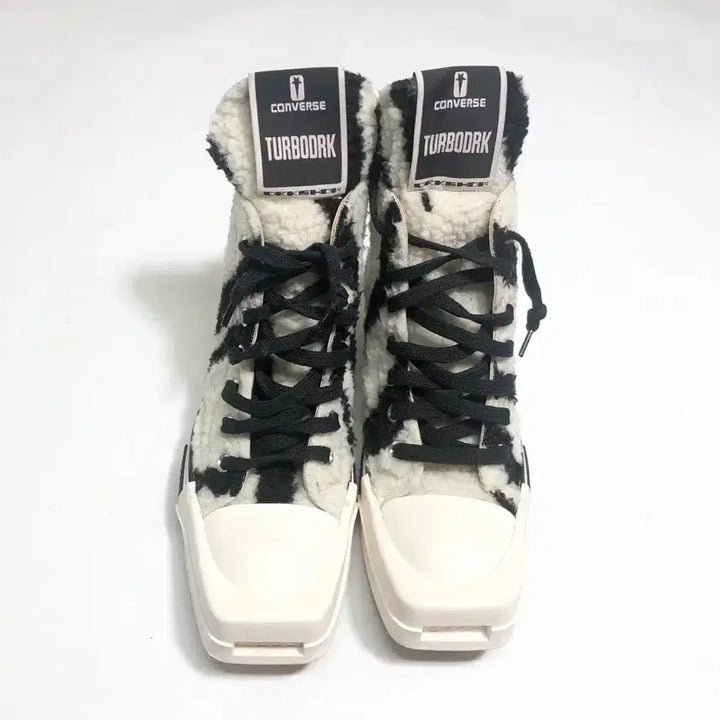 [BUNJANG] Converse x DarkShadows Turbodark Zebra 230 / 컨버스 x 다크쉐도우 쉐르파 터보다크 지브라 230