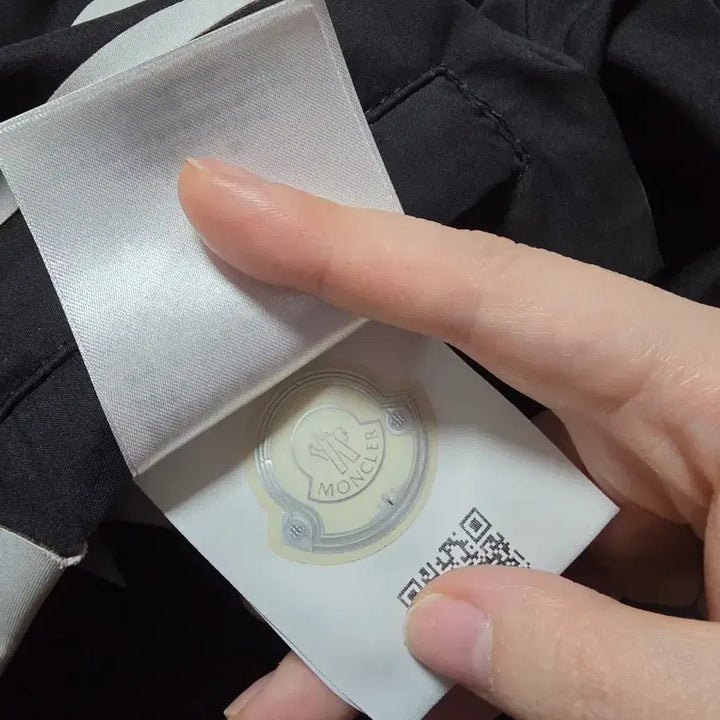 [BUNJANG] Moncler Mythos Windbreaker Hooded Jacket / 몽클레어 블랙 로고 바람막이 후드 자켓