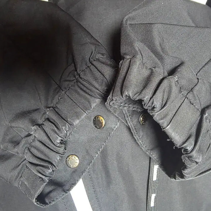 [BUNJANG] Moncler Mythos Windbreaker Hooded Jacket / 몽클레어 블랙 로고 바람막이 후드 자켓