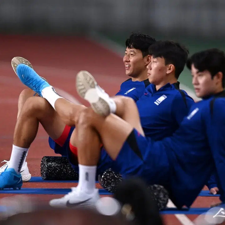 [BUNJANG] Nike Phantom GX2 Pro TF 'Mad Ambition' Soccer Cleats / <새상품> 나이키 팬텀GX2 프로 TF 매드앰비션팩 255mm