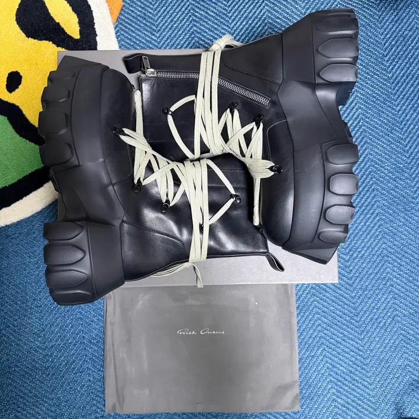 [BUNJANG] Rick Owens SS26 Megalaced Megatractor Boots Black / [44]릭오웬스 ss26 메가 레이스드 메가 트랙터 부츠 블랙