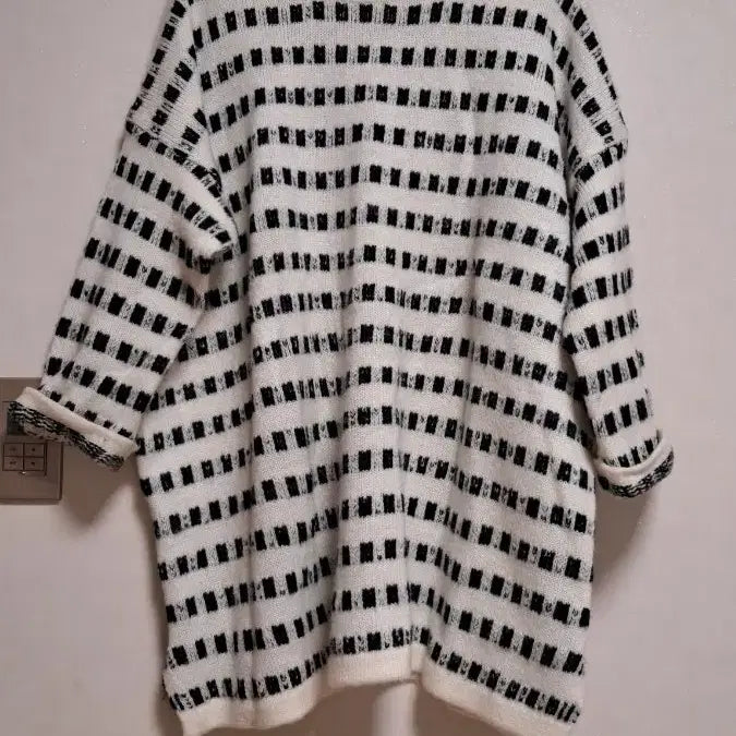 [BUNJANG] Pattern Knit / 핫핑 화이트 블랙 패턴 니트 01