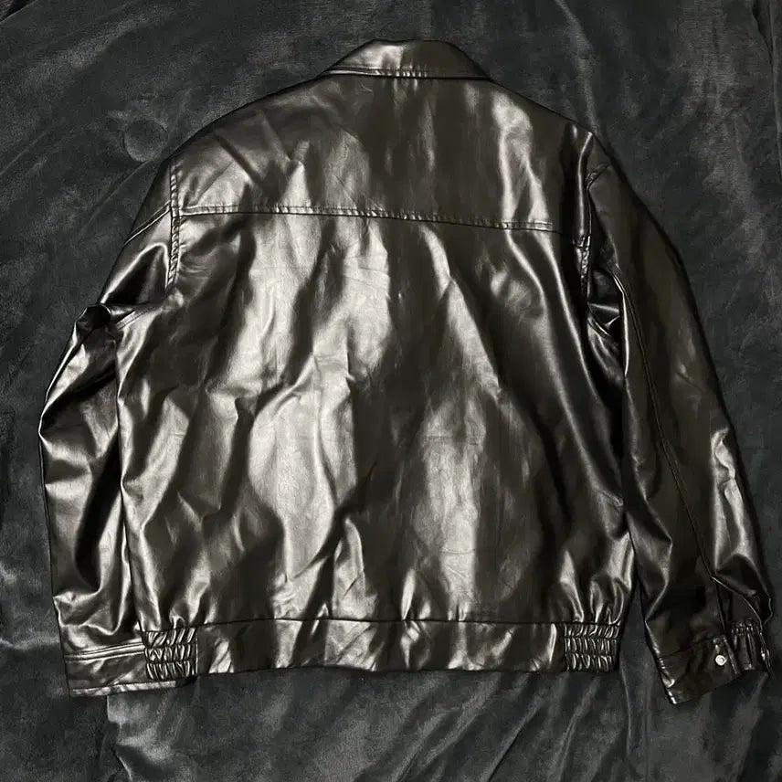 [BUNJANG] Unknown Brand Oversized Faux Leather Bomber Jacket / 00s 포켓 페이크 레더 봄버 오버핏 자켓 블랙 락시크무채색 올세인츠자라