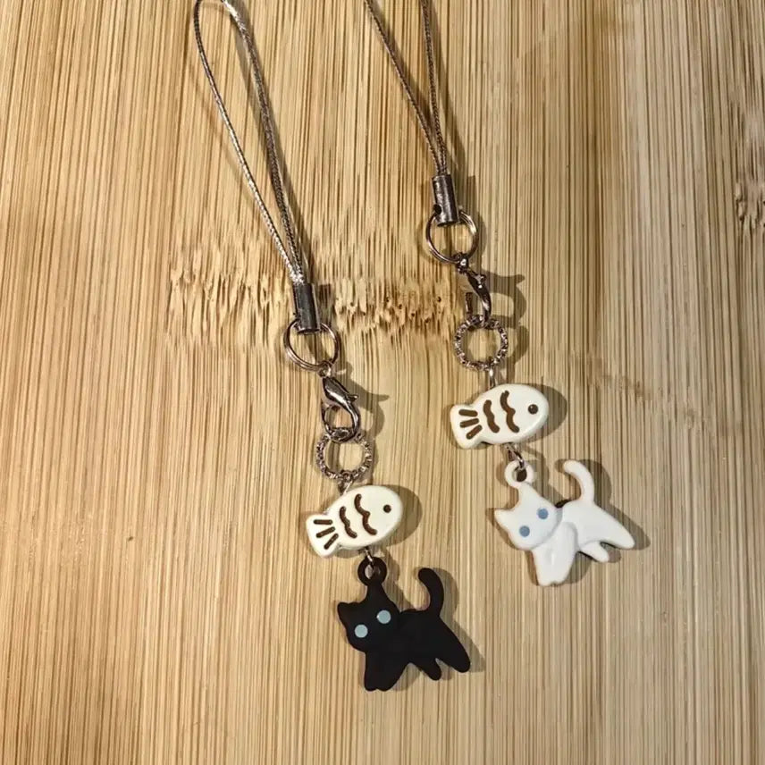 [BUNJANG] Cat Fish Keychain/Phone Strap / 미개봉 고양이 물고기 키링/핸드폰 스트랩 (하양 검정)