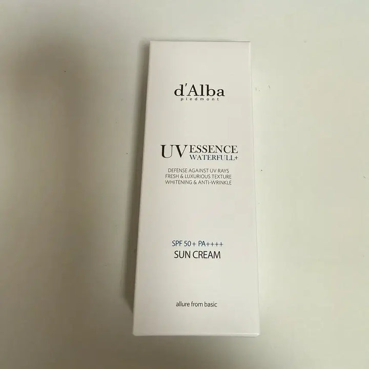 [BUNJANG] D'alba Waterfull Essence Sunscreen / 달바 워터풀 에센스 선크림 새상품