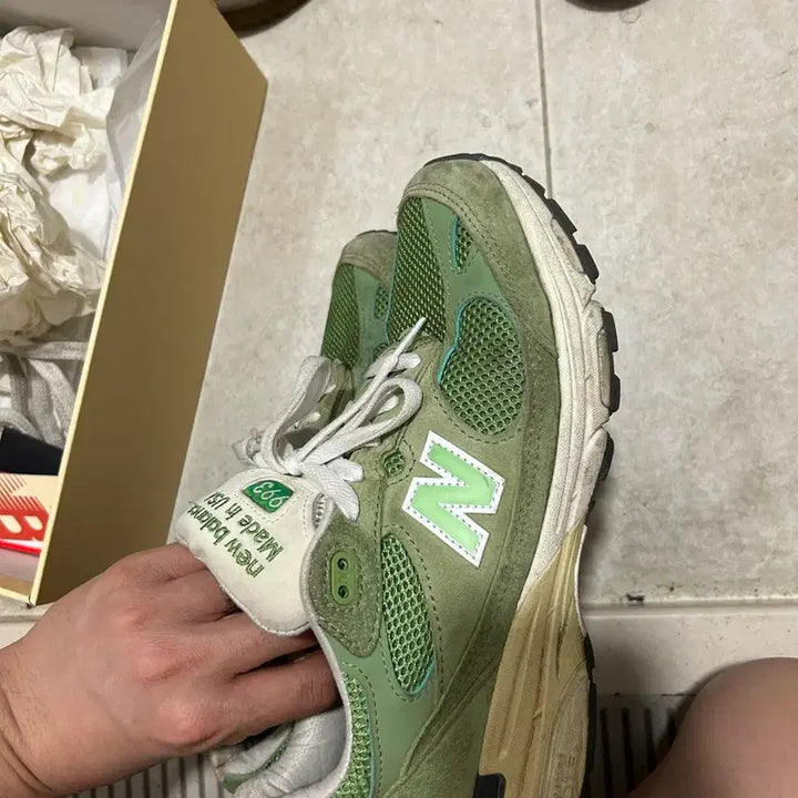 [BUNJANG] New Balance 993 Green Chafe Sneakers / 뉴발란스 993 그린 차이브