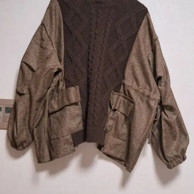 [BUNJANG] Pocket Detail Knit Cardigan / 배색 니트 가디건 브라운 포켓 디테일 01