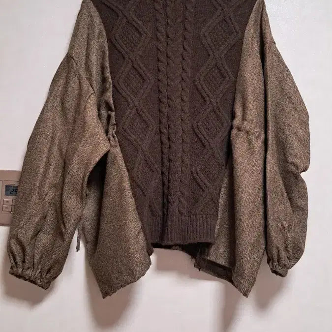 [BUNJANG] Pocket Detail Knit Cardigan / 배색 니트 가디건 브라운 포켓 디테일 01