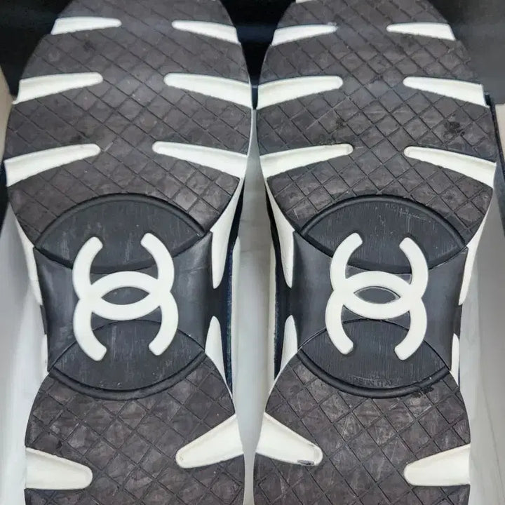 [BUNJANG] Chanel Cruise Sneakers / [정품] 샤넬 스니커즈 운동화 CC로고마크 레더 크루즈 블랙/화이트/자두