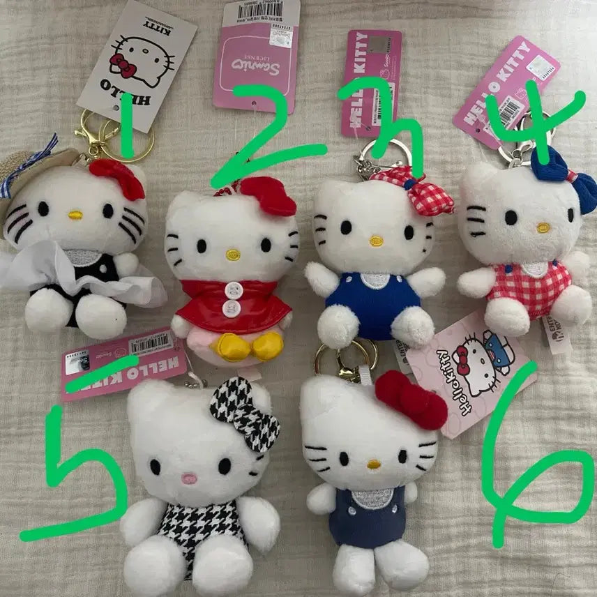 [BUNJANG] Hello Kitty Costume Design Keyring / 헬로키티 봉제인형 키링 (의상 디자인)