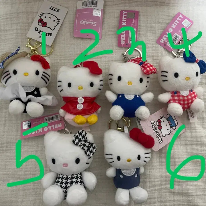 [BUNJANG] Hello Kitty Costume Design Keyring / 헬로키티 봉제인형 키링 (의상 디자인)