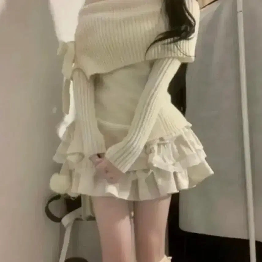 [BUNJANG] Snug Cream Off-Shoulder &amp; Snow Fairy Skirt Set / 스너그 서냥님 슈크림 오프숄더&amp;스노우 페어리 스커트